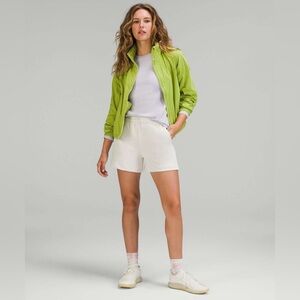 Lululemon Softstreme High-Rise Short 3,5
White Opal Size 2